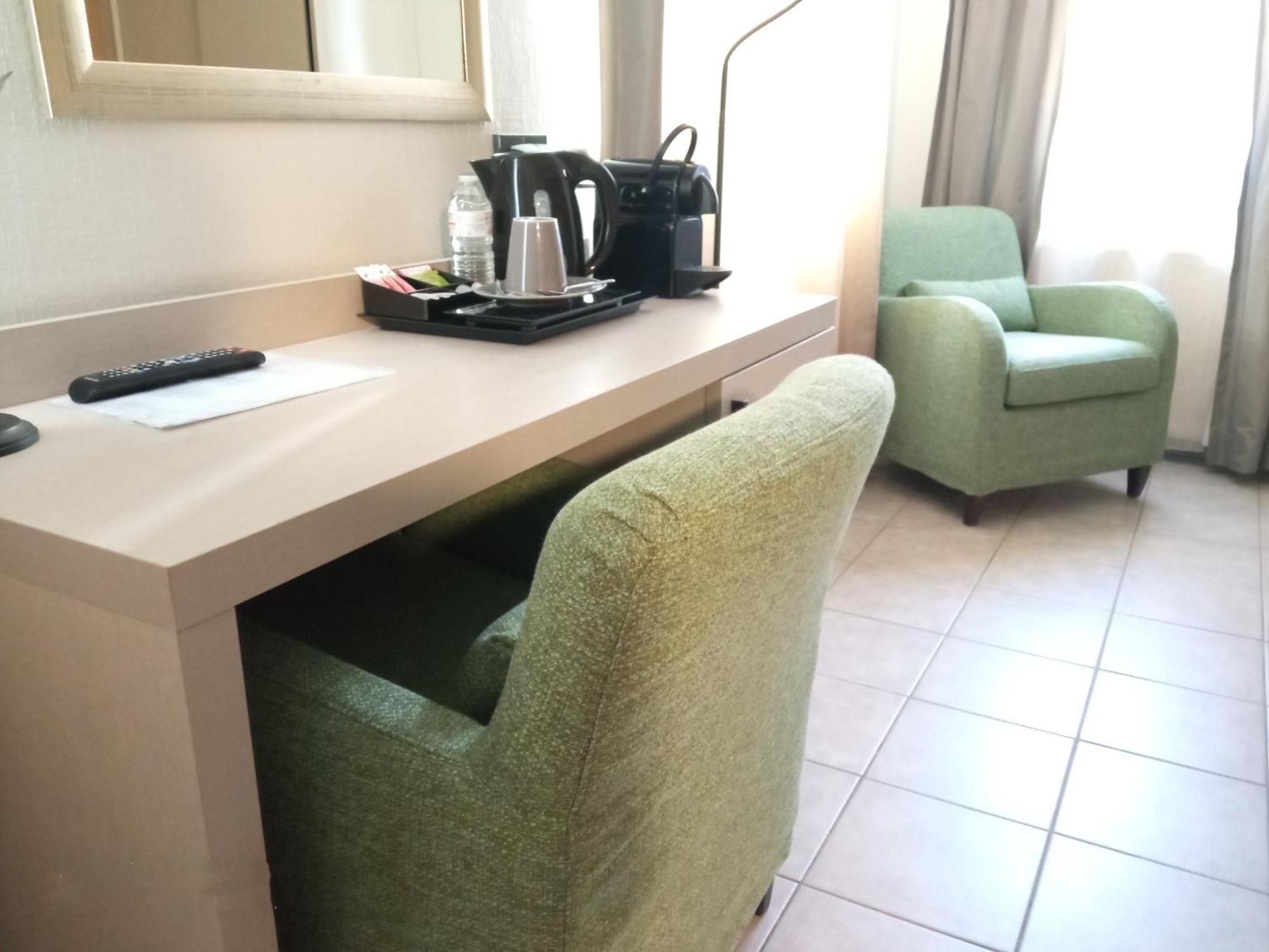 Appart-Hotel Gwendy Bour Esterno foto